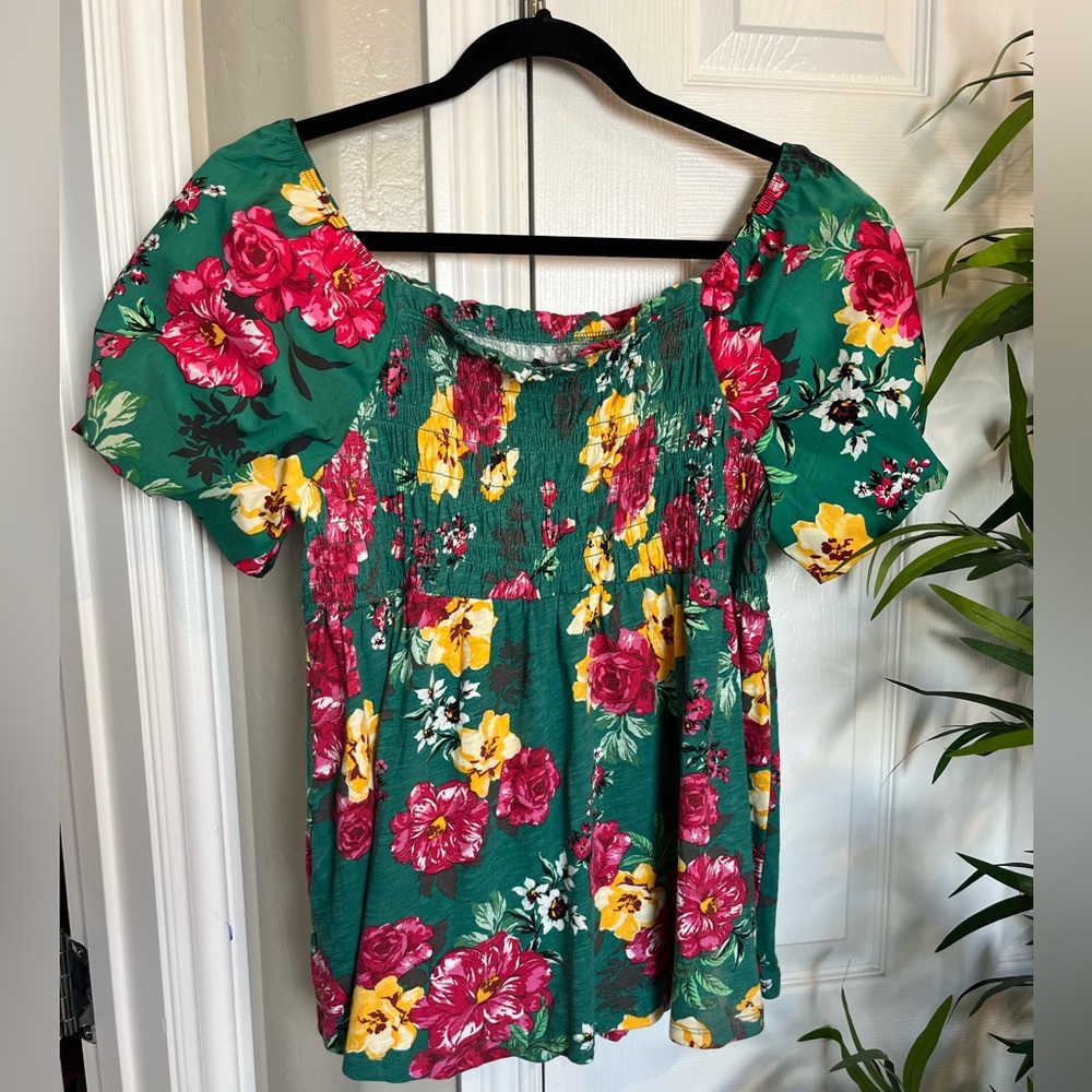 Like new Torrid green summer off the shoulder top - Picture 7 of 8